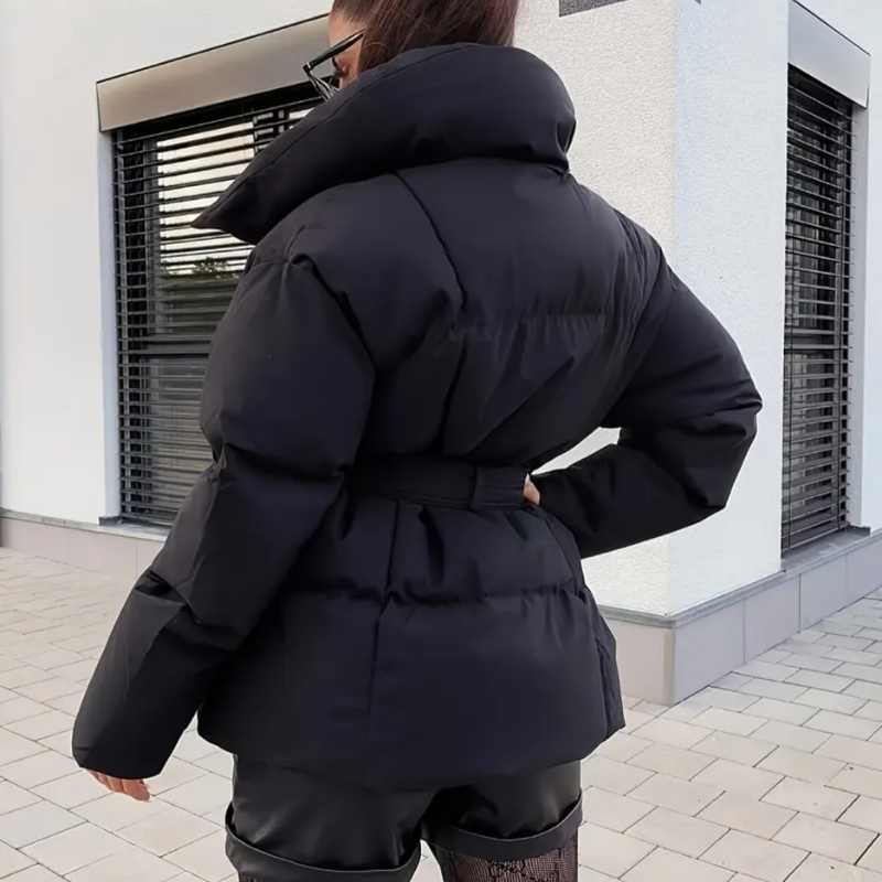Chaqueta Corta con Cinturón Ajustable y Corte Entallado para Mujer | Ideal para Uso Urbano e Invierno