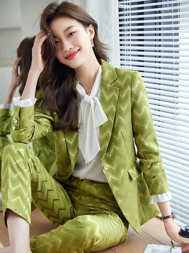 Conjunto con Blazer a Rayas y Pantalón Coordinado para Mujer | Ideal para Uso Diario y Profesional