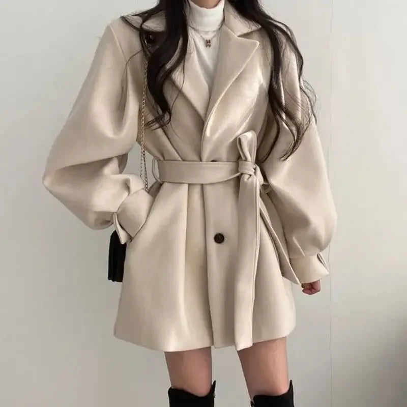 Trench Coat con Corte Oversize y Cinturón Ajustable para Mujer | Ideal para Uso Diario y Ocasiones Semi-Formales