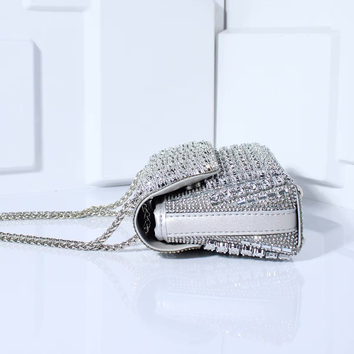 Mini Bolso con Compartimento Compacto y Cierre Magnético para Mujer | Ideal para Salidas o Eventos