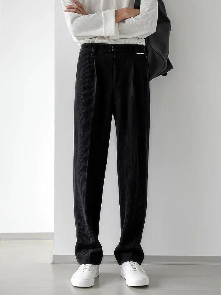 Pantalón Loose Fit con Bolsillos Laterales y Traseros para Hombre | Ideal para Contextos Formales e Informales