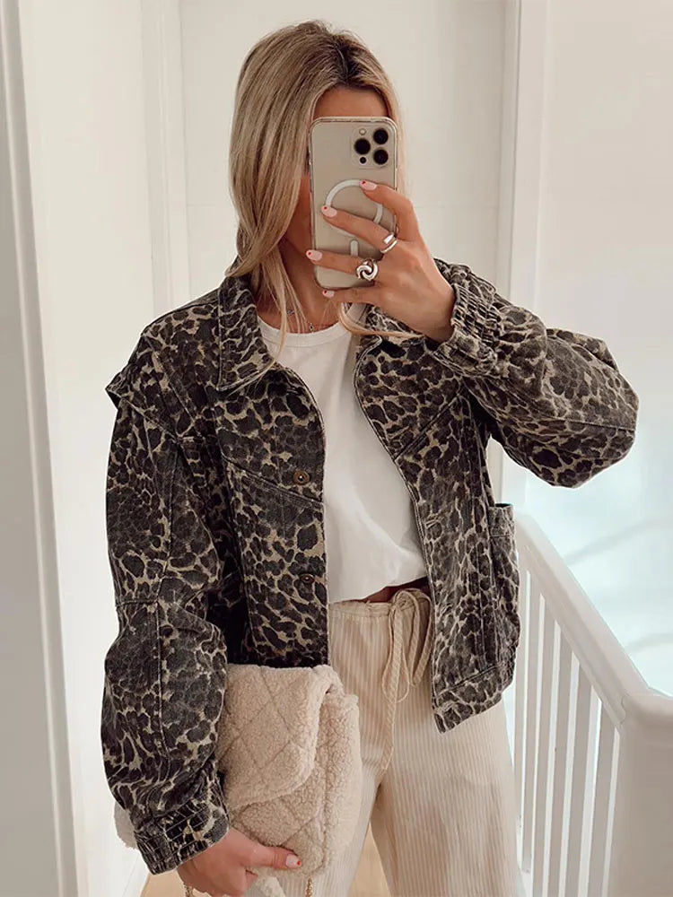 Chaqueta Corta con Estampado de Leopardo para Mujer | Ideal para Otoño y Uso Diario