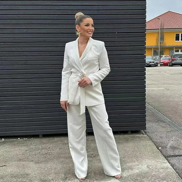 Conjunto De Dos Piezas Con Blazer Ceñido Y Pantalón De Corte Recto Para Mujer | Ideal Para Uso Profesional Y Diario