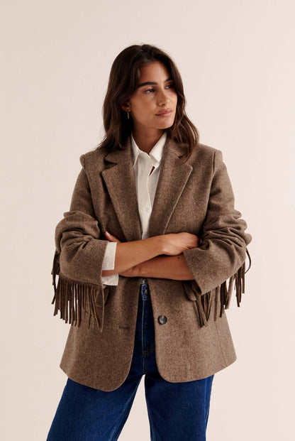Blazer de Corte Recto con Hombros Estructurados y Flecos en Mangas para Mujer | Ideal para Uso Diario y Ocasiones Variadas