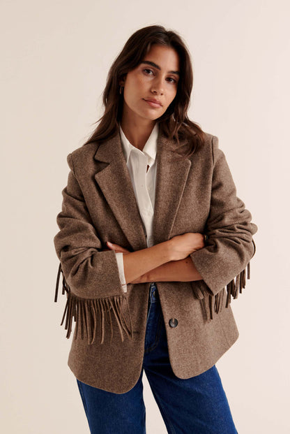 Blazer de Corte Recto con Hombros Estructurados y Flecos en Mangas para Mujer | Ideal para Uso Diario y Ocasiones Variadas