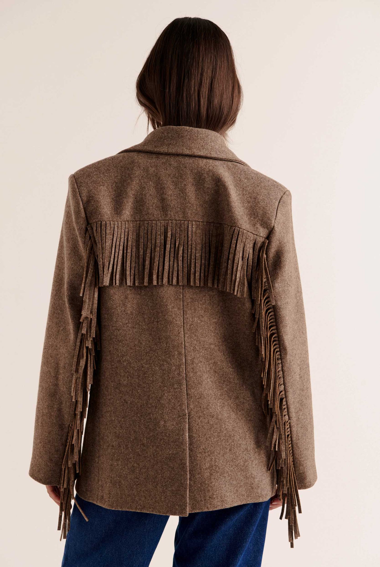 Blazer de Corte Recto con Hombros Estructurados y Flecos en Mangas para Mujer | Ideal para Uso Diario y Ocasiones Variadas