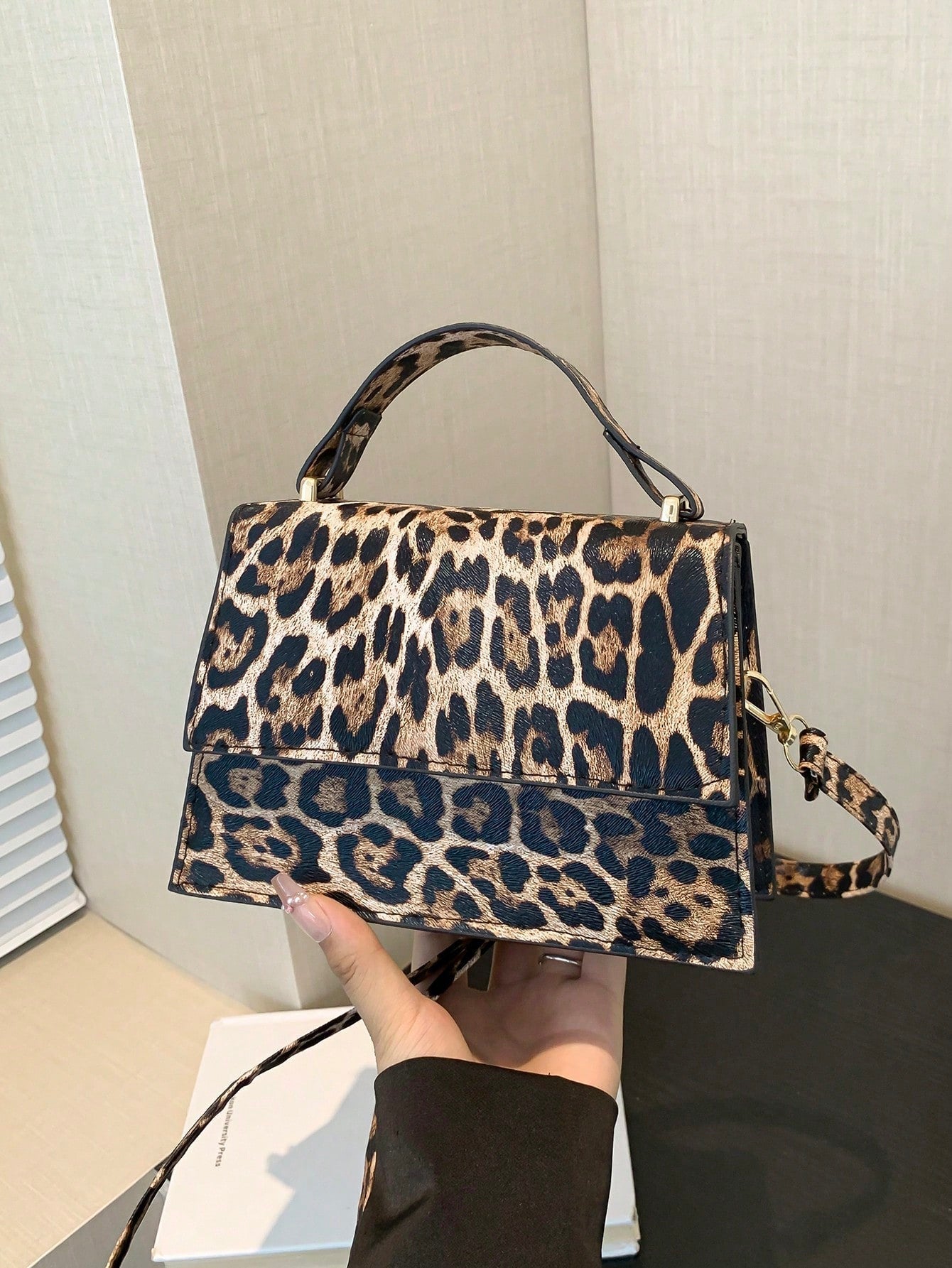 Mini Bolso Cuadrado con Bandolera Ajustable para Mujer | Ideal para Salidas y Eventos