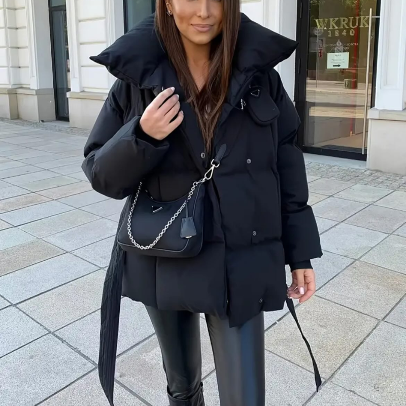 Chaqueta Corta con Cinturón Ajustable y Corte Entallado para Mujer | Ideal para Uso Urbano e Invierno