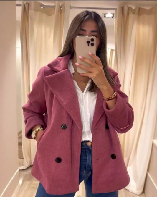 Abrigo con Corte Estructurado y Doble Botonadura para Mujer | Ideal para Otoño e Invierno
