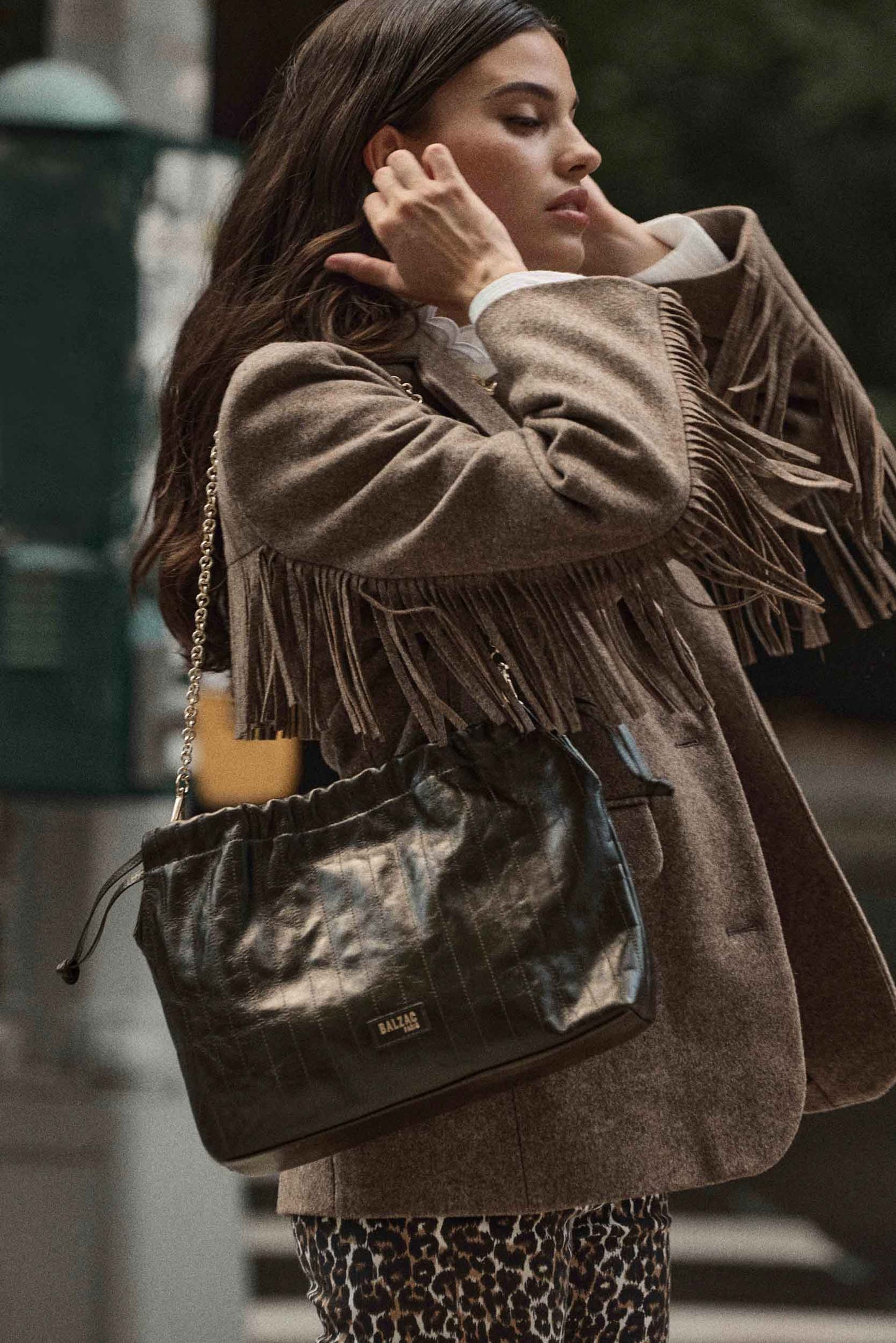 Blazer de Corte Recto con Hombros Estructurados y Flecos en Mangas para Mujer | Ideal para Uso Diario y Ocasiones Variadas