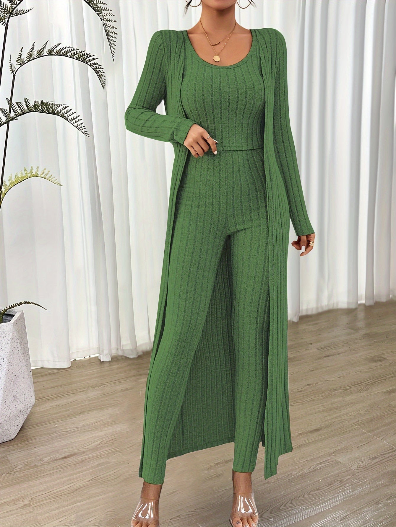 Conjunto de Tres Piezas con Ajuste Ceñido para Mujer | Ideal para Uso en el Hogar