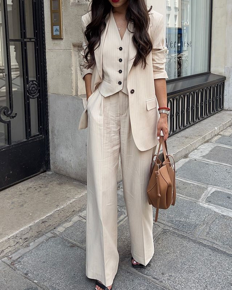 Conjunto De Tres Piezas Con Pantalón Acampanado, Chaleco Ajustado Y Chaqueta Estructurada Para Mujer | Ideal Para Uso Profesional Y Formal