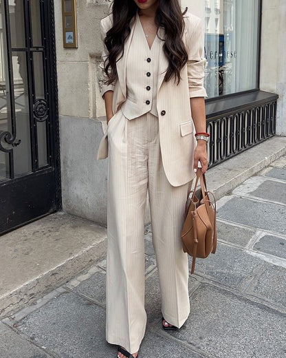 Conjunto De Tres Piezas Con Pantalón Acampanado, Chaleco Ajustado Y Chaqueta Estructurada Para Mujer | Ideal Para Uso Profesional Y Formal