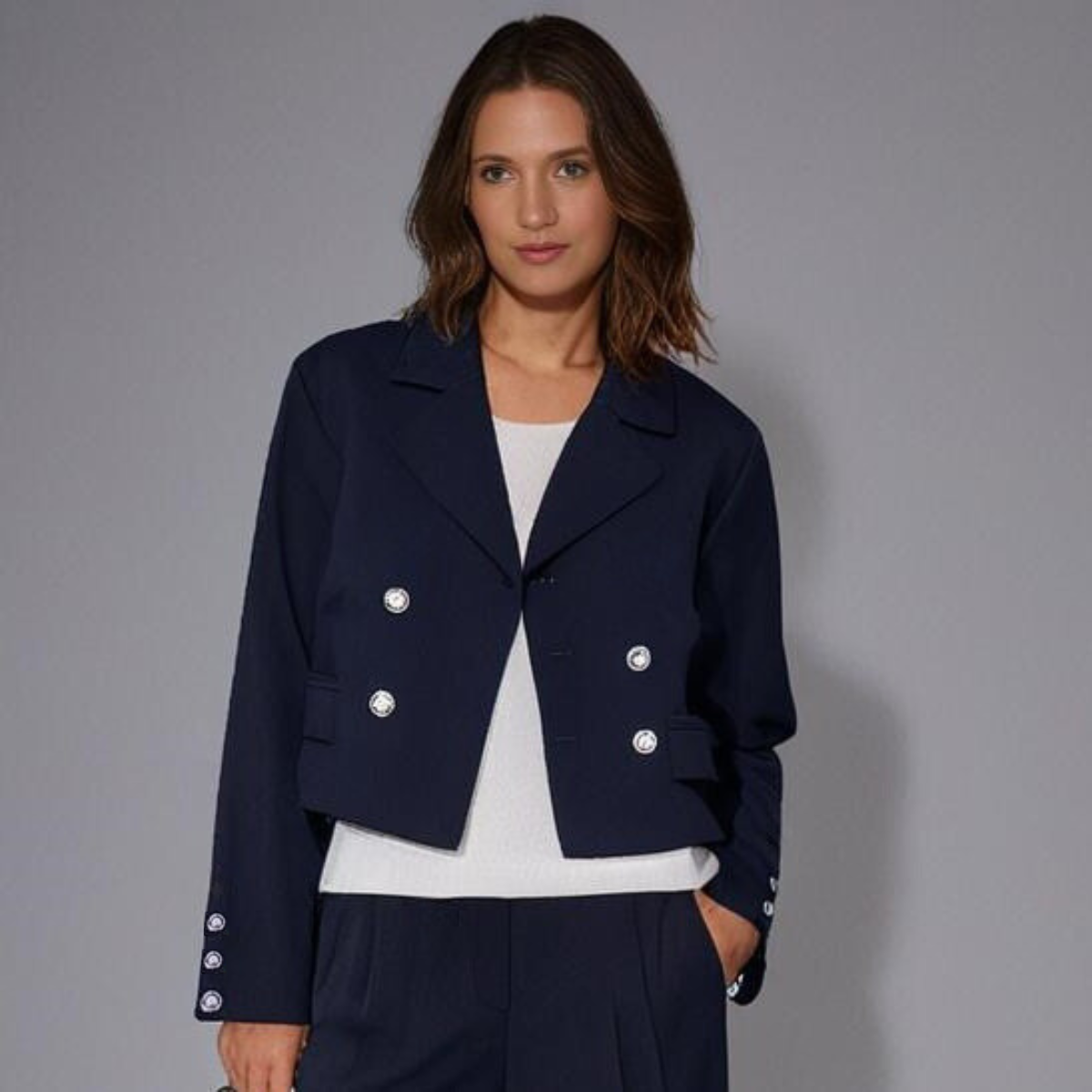 Blazer Corto Oversize con Doble Botonadura para Mujer | Ideal para Uso Diario y Ocasiones Formales