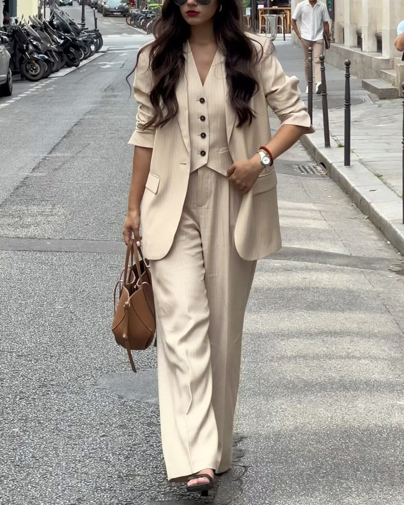 Conjunto De Tres Piezas Con Pantalón Acampanado, Chaleco Ajustado Y Chaqueta Estructurada Para Mujer | Ideal Para Uso Profesional Y Formal
