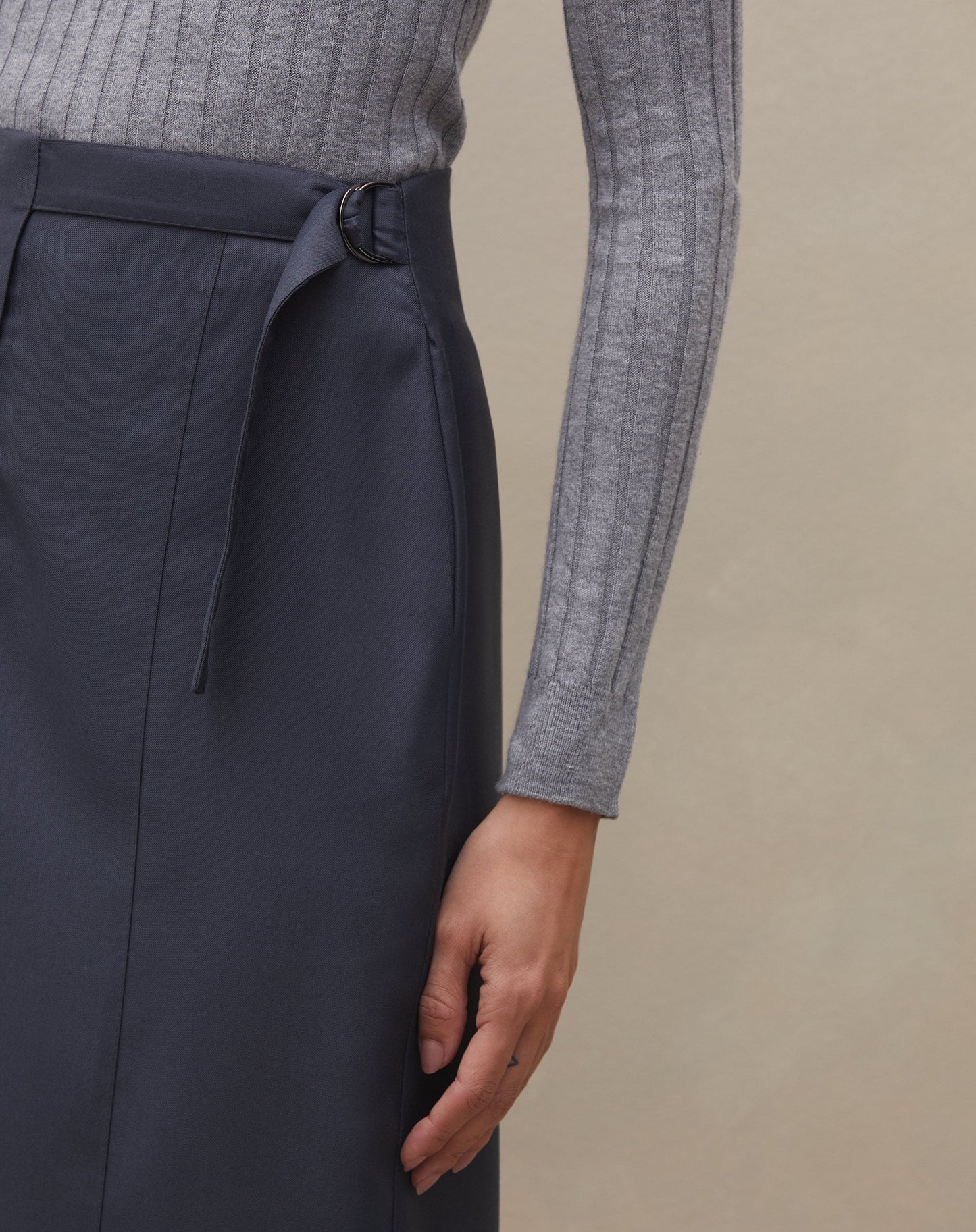 Falda Midi de Corte Sastre con Cinturón Ajustable para Mujer | Ideal para Uso Profesional o Actividades Planificadas