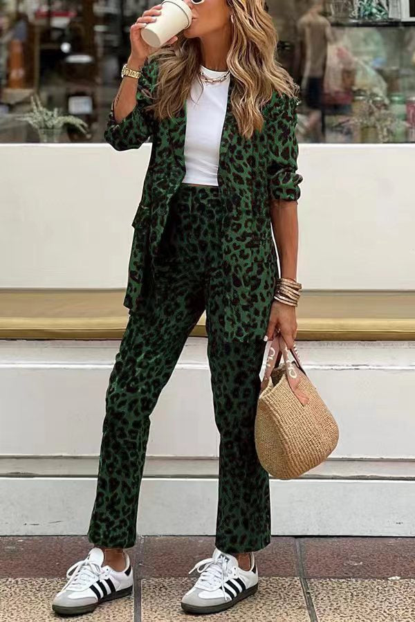 Conjunto de Dos Piezas con Blazer Ajustado y Pantalón con Estampado Leopardo para Mujer | Ideal para Uso Diario y Social