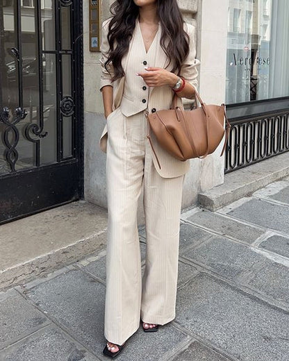 Conjunto De Tres Piezas Con Pantalón Acampanado, Chaleco Ajustado Y Chaqueta Estructurada Para Mujer | Ideal Para Uso Profesional Y Formal