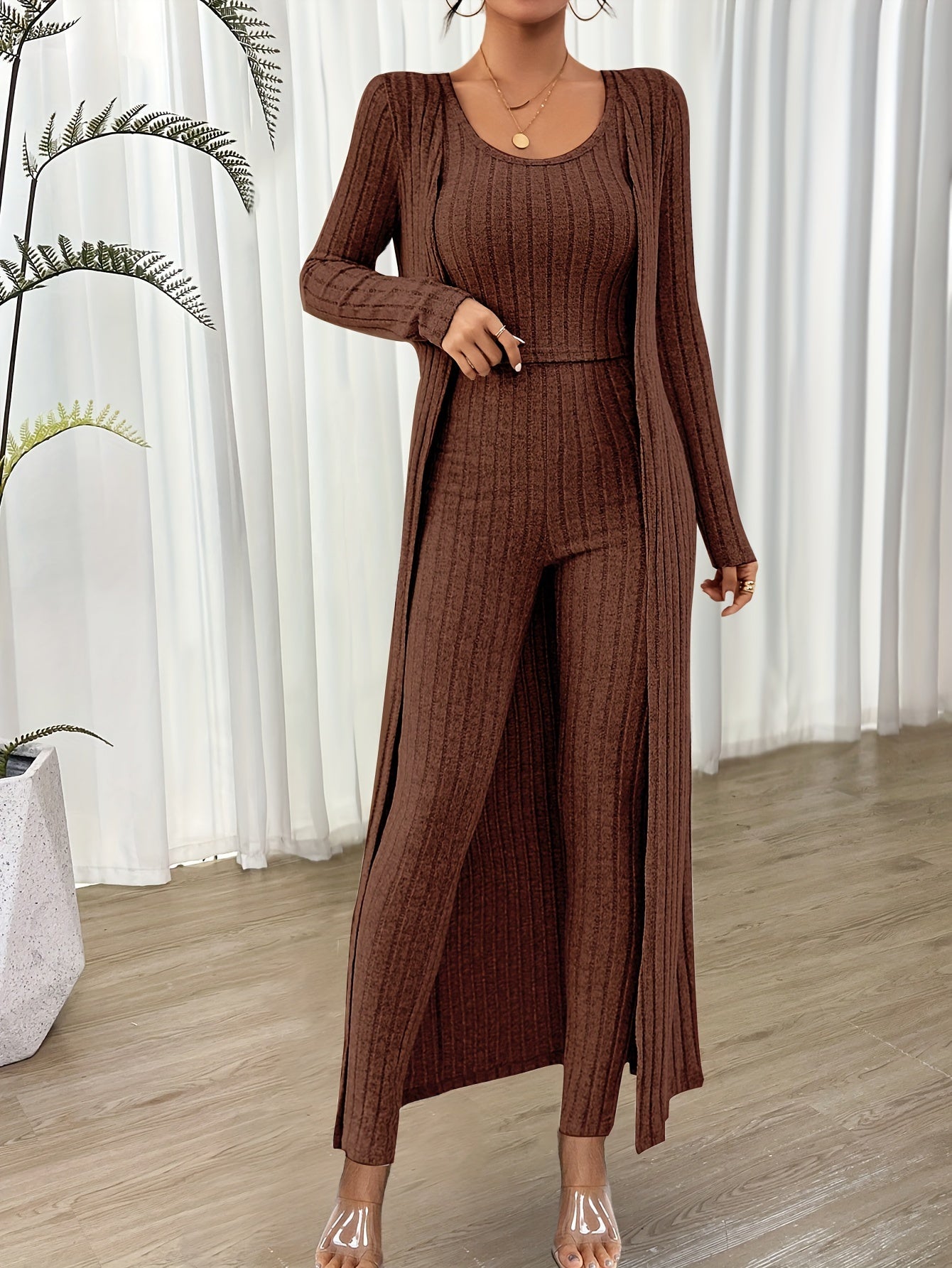 Conjunto de Tres Piezas con Ajuste Ceñido para Mujer | Ideal para Uso en el Hogar