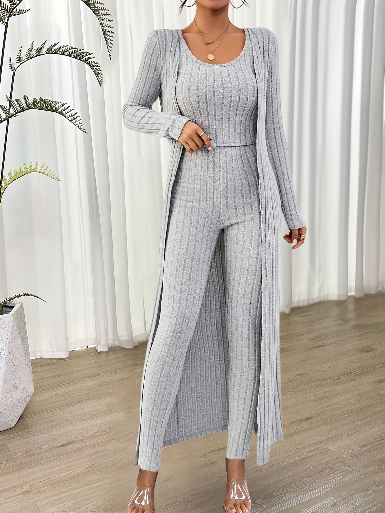 Conjunto de Tres Piezas con Ajuste Ceñido para Mujer | Ideal para Uso en el Hogar