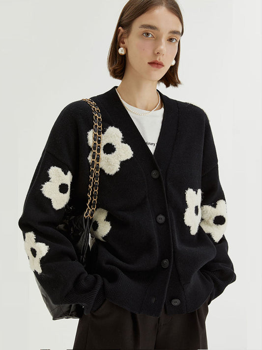 Cárdigan Con Motivo Floral Blanco Sobre Negro Y Corte Oversize Para Mujer | Ideal Para Uso Diario En Temporadas Frescas
