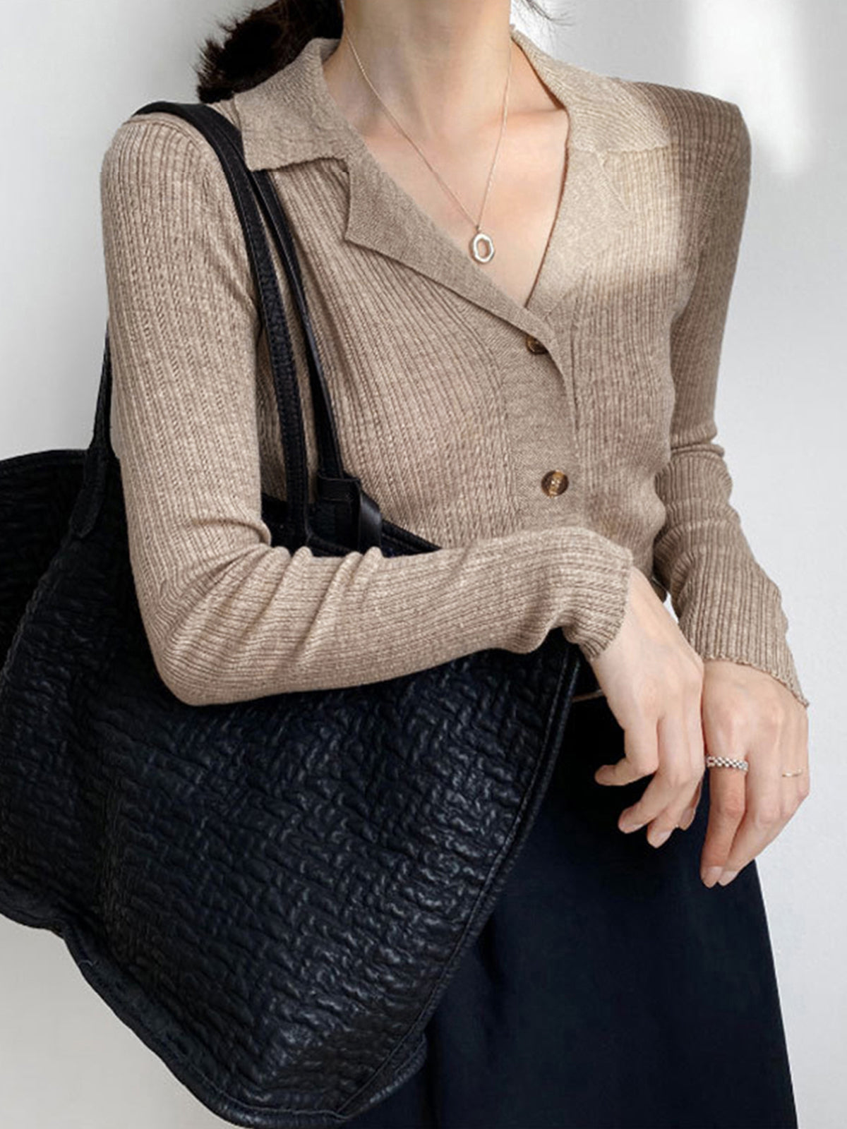 Cárdigan Beige con Corte Ajustado y Col Chemise para Mujer | Ideal para Oficina y Uso Diario