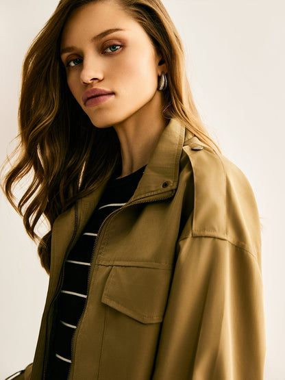 Chaqueta Utility Corta Con Bolsillos Frontales Para Mujer | Ideal Para Entretiempo