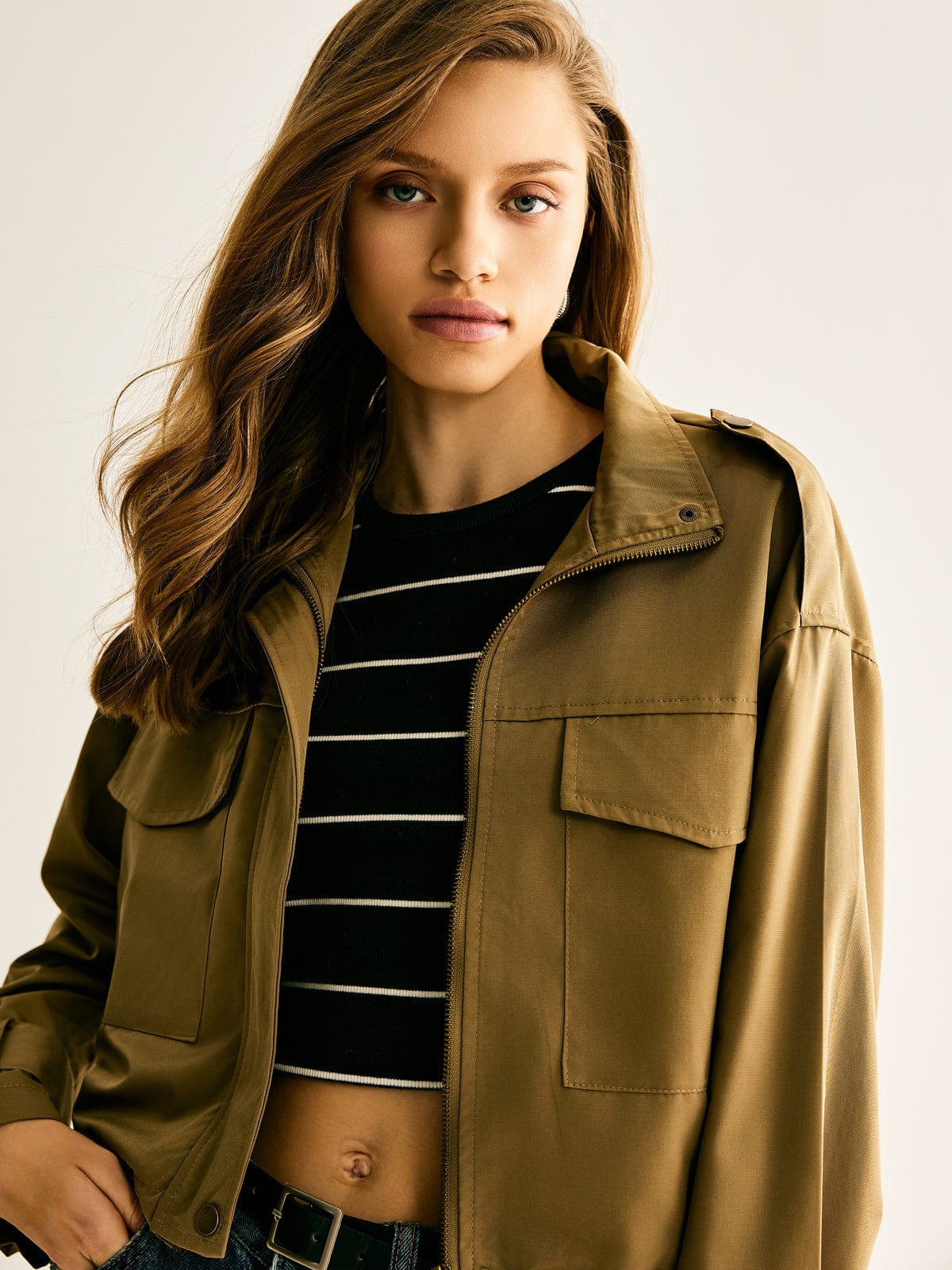 Chaqueta Utility Corta Con Bolsillos Frontales Para Mujer | Ideal Para Entretiempo