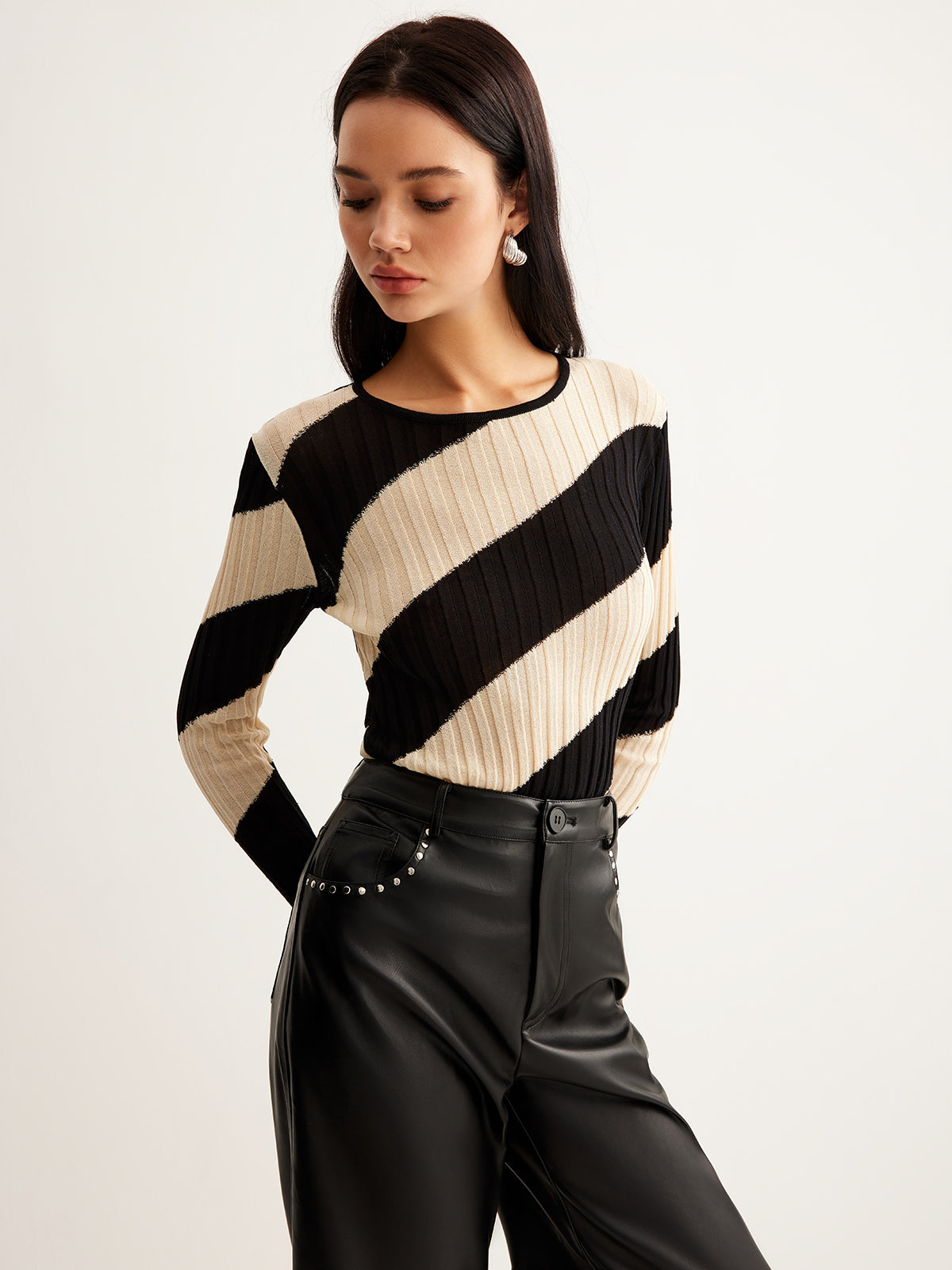 Top Con Corte Ajustado Y Patrón Rayado Diagonal Para Mujer | Ideal Para Uso Diario Y Profesional