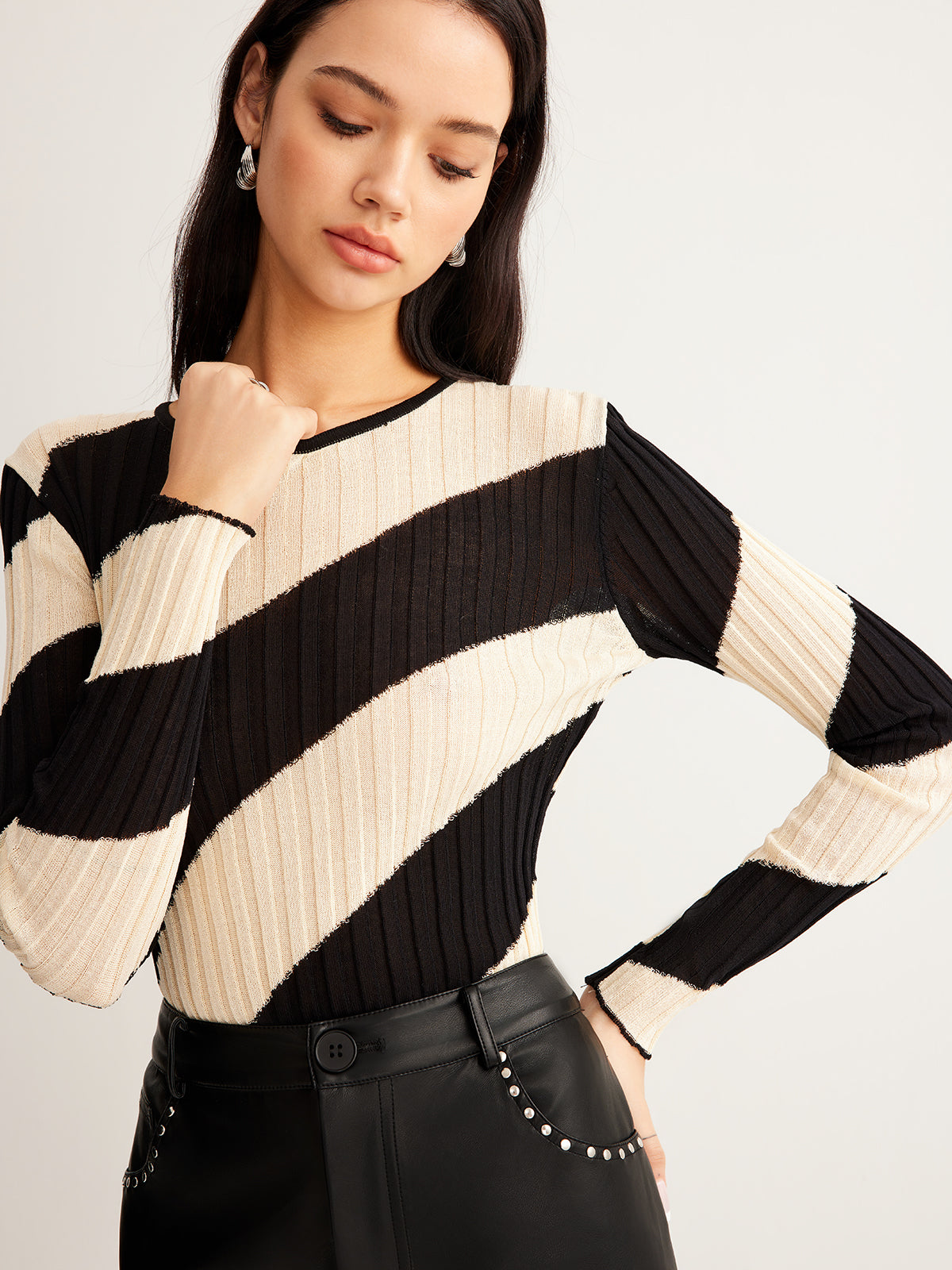 Top Con Corte Ajustado Y Patrón Rayado Diagonal Para Mujer | Ideal Para Uso Diario Y Profesional