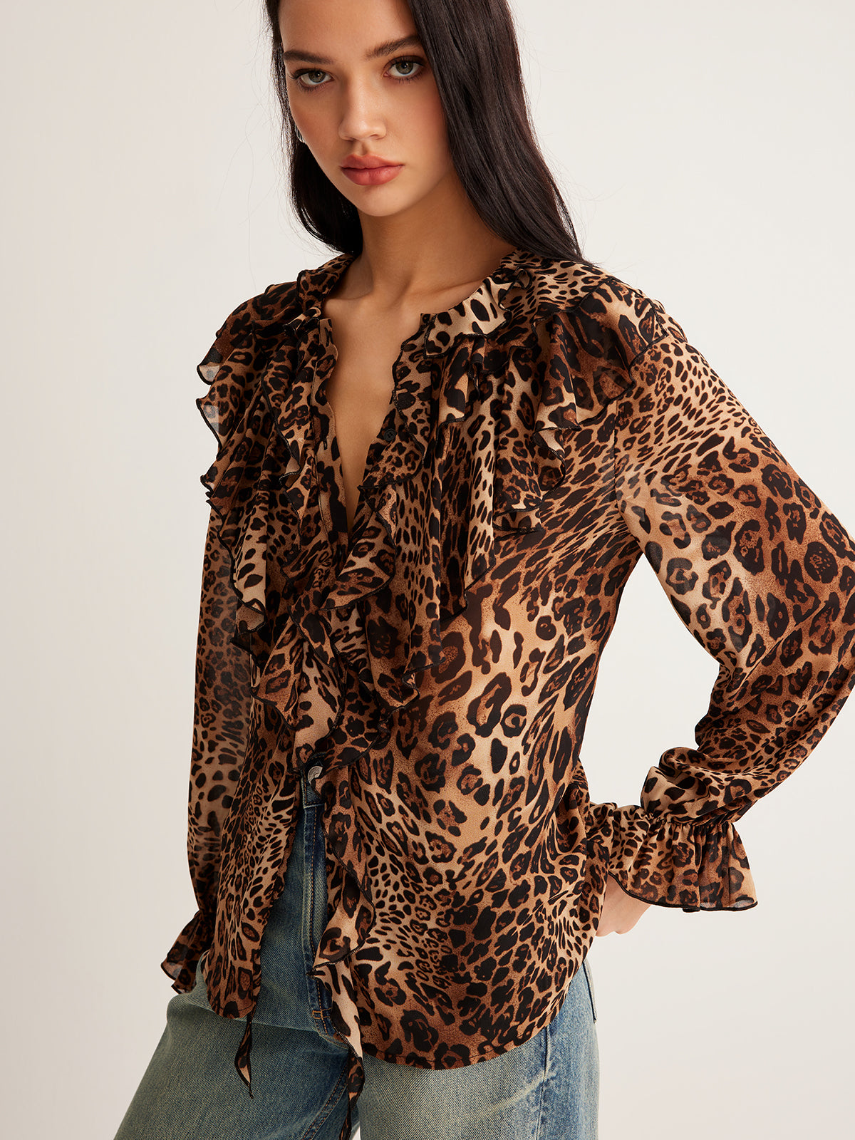 Blusa Con Estampado Leopardo Y Cuello Con Volantes Para Mujer | Ideal Para Actividades Veraniegas Y Uso Diario