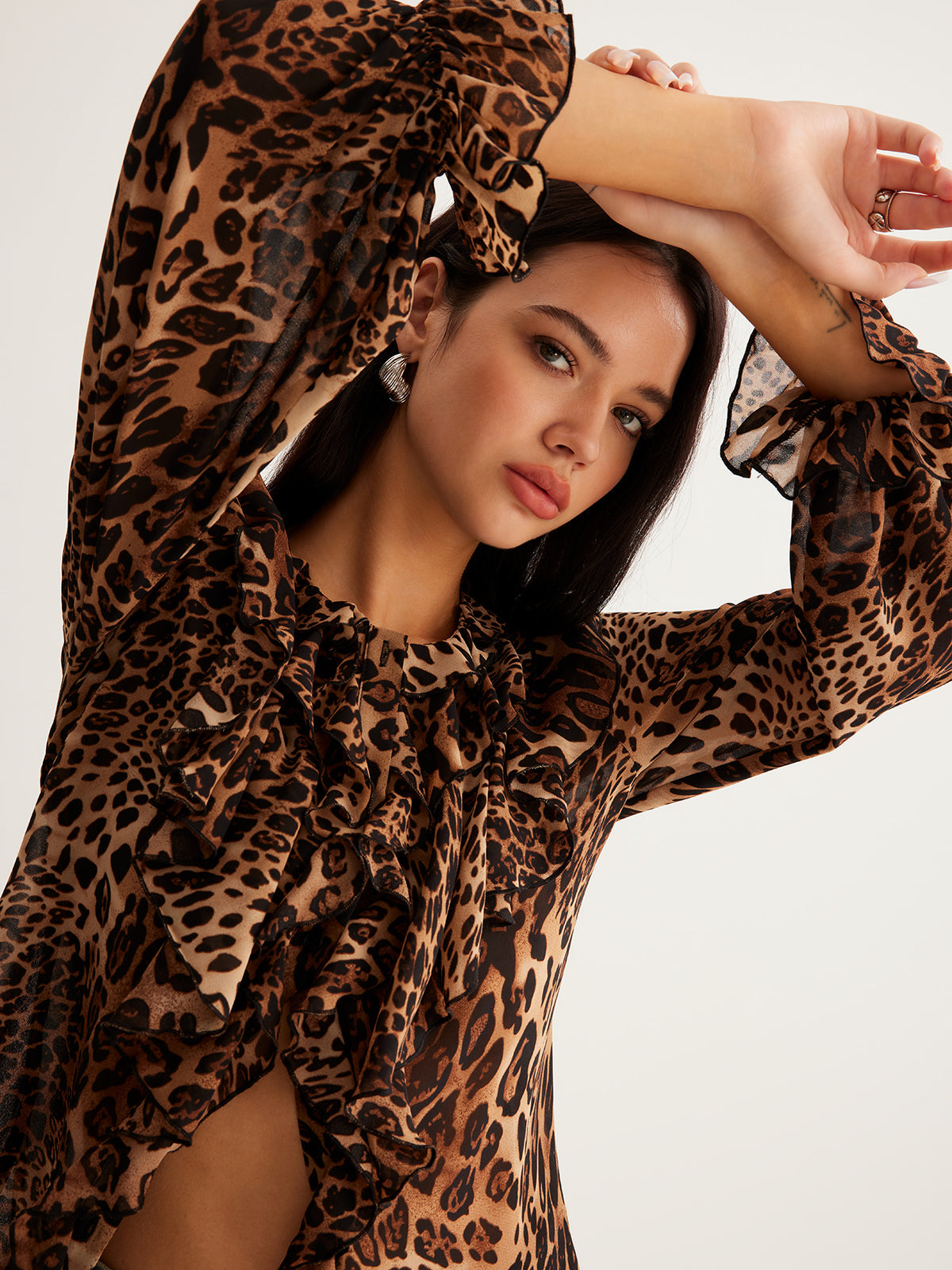 Blusa Con Estampado Leopardo Y Cuello Con Volantes Para Mujer | Ideal Para Actividades Veraniegas Y Uso Diario