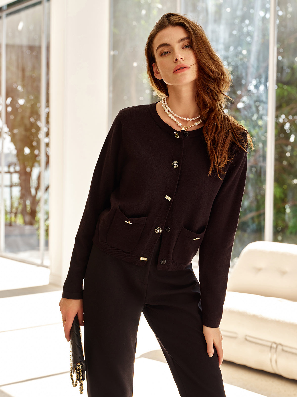 Cárdigan Negro con Cierre de Botones y Bolsillos Decorativos para Mujer | Ideal para Oficina y Ocasiones Formales