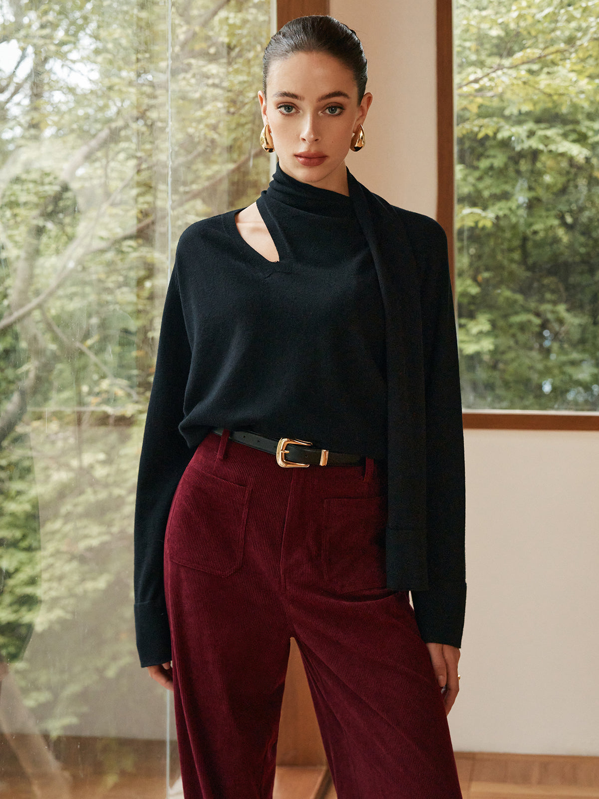 Jersey Negro con Cuello Asimétrico y Bufanda Integrada para Mujer | Ideal para Uso Diario