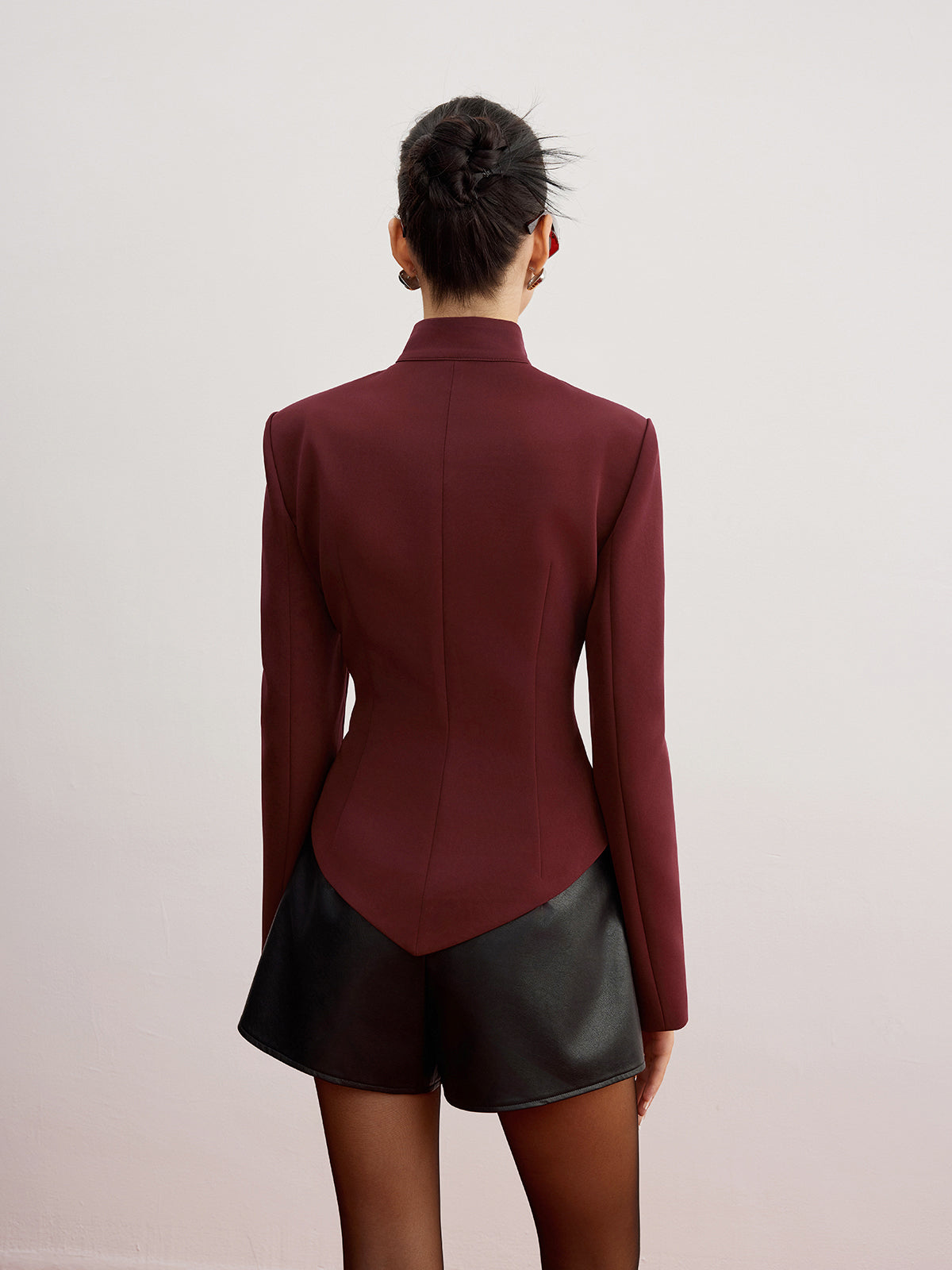 Blazer con Corte Ajustado y Hombreras Integradas para Personas Adultas | Ideal para Uso Profesional y Diario