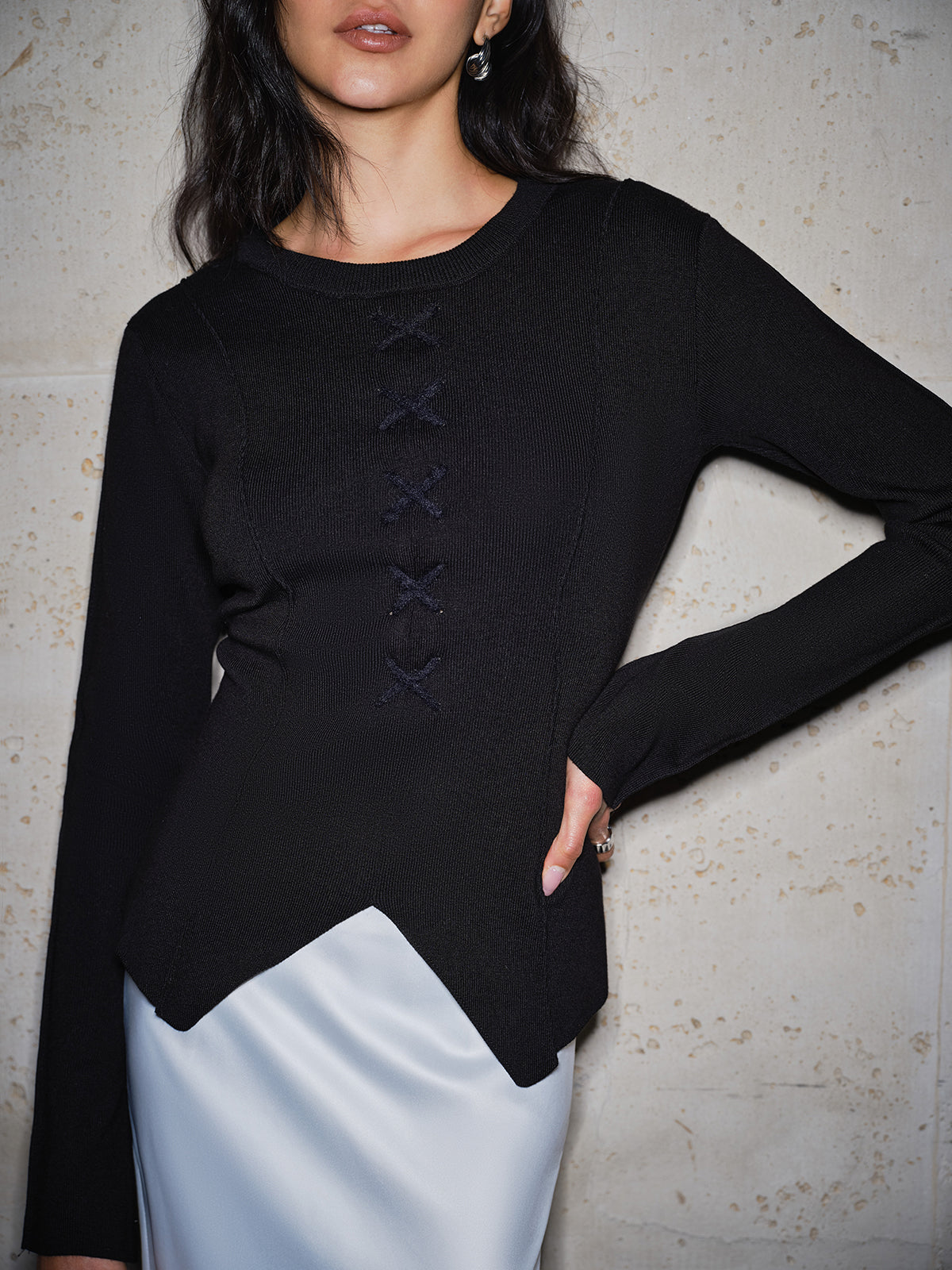 Top con Base Asimétrica y Cuello Redondo para Mujer | Ideal para Uso Diario y Ocasiones Formales