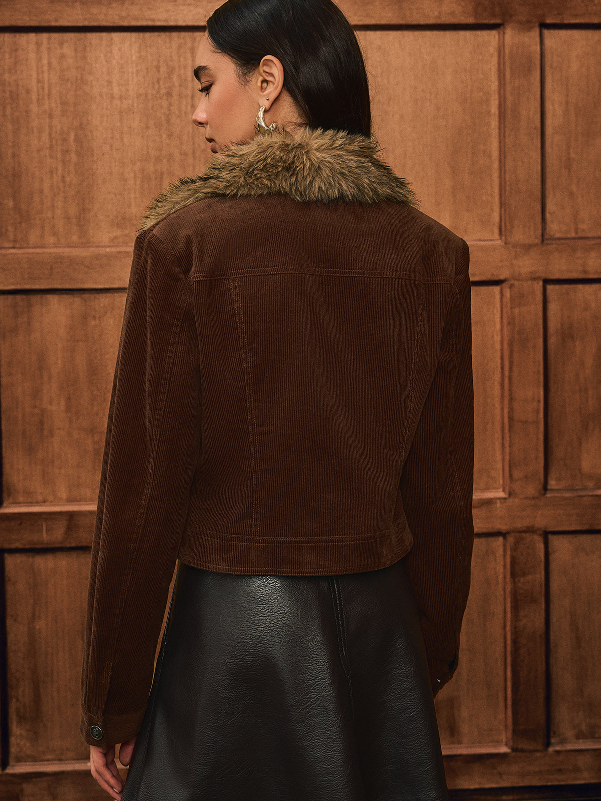 Chaqueta Corta con Cuello de Textura Suave para Mujer | Ideal para Entretiempo y Uso Diario