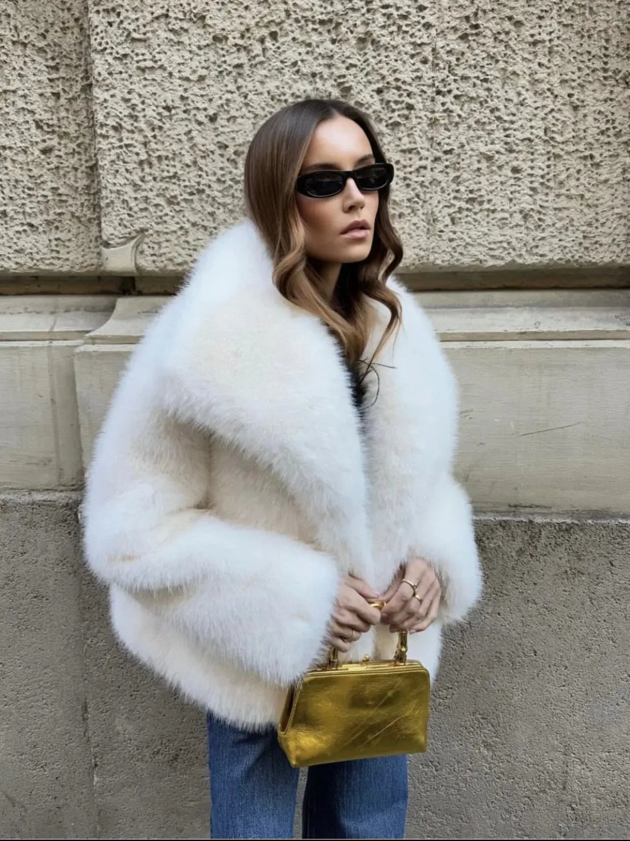 Abrigo Voluminoso con Diseño Amplio para Mujer | Ideal para Temporada de Invierno