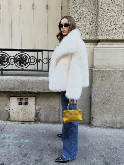 Abrigo Voluminoso con Diseño Amplio para Mujer | Ideal para Temporada de Invierno