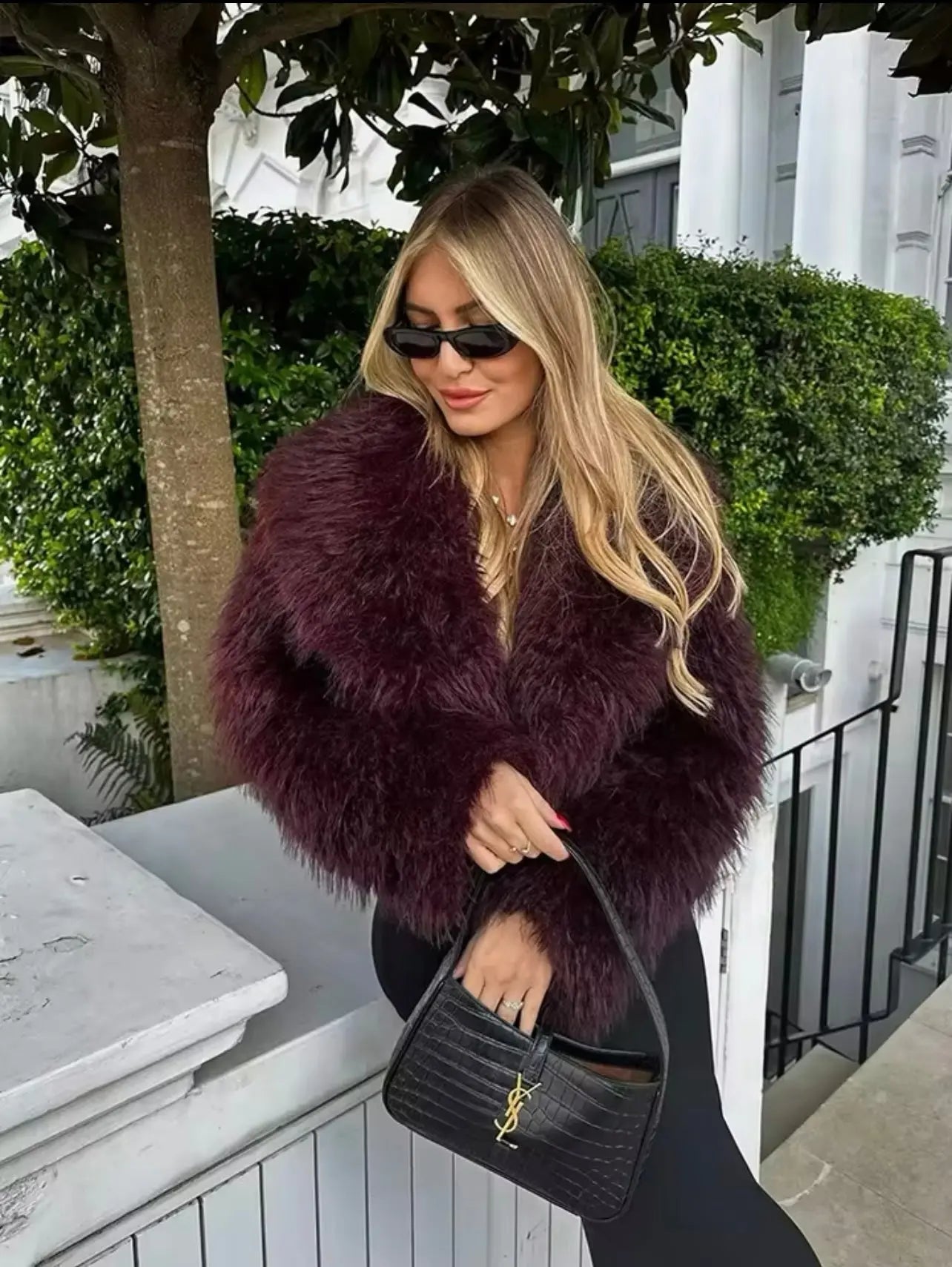 Abrigo Voluminoso con Diseño Amplio para Mujer | Ideal para Temporada de Invierno