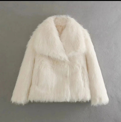 Abrigo Voluminoso con Diseño Amplio para Mujer | Ideal para Temporada de Invierno