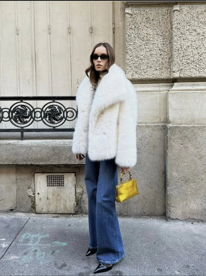 Abrigo Voluminoso con Diseño Amplio para Mujer | Ideal para Temporada de Invierno