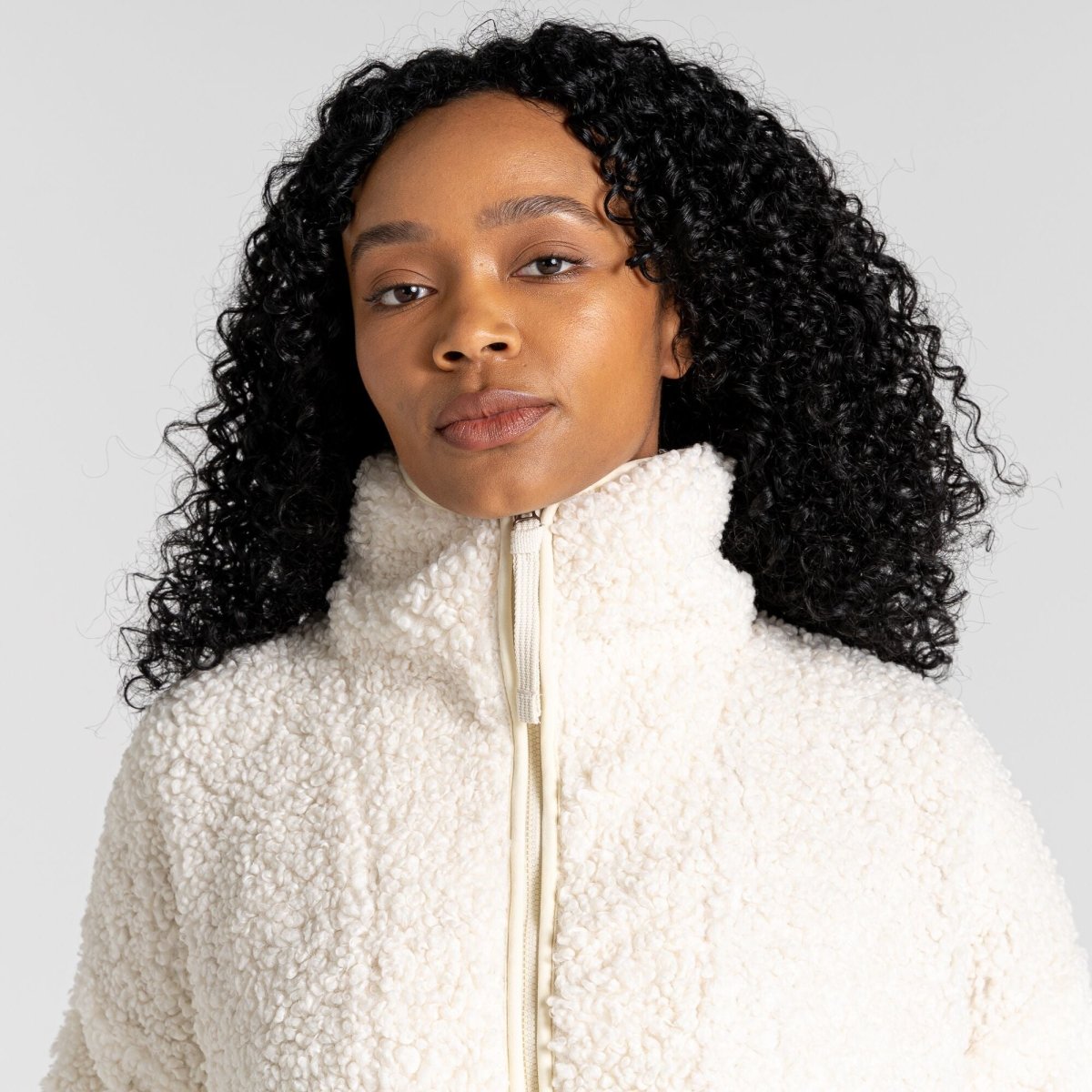 Chaqueta de Invierno con Media Cremallera y Cuello Alto para Mujer | Ideal para Uso Diario