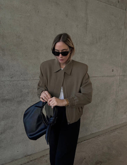 Chaqueta Simple con Corte Ajustado y Mangas Largas para Personas Adultas | Ideal para Uso Profesional y Diario