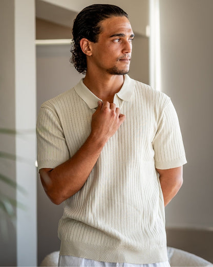 Polo de Manga Corta con Cuello Abierto para Hombres | Ideal para Temporada Cálida y Entretiempo