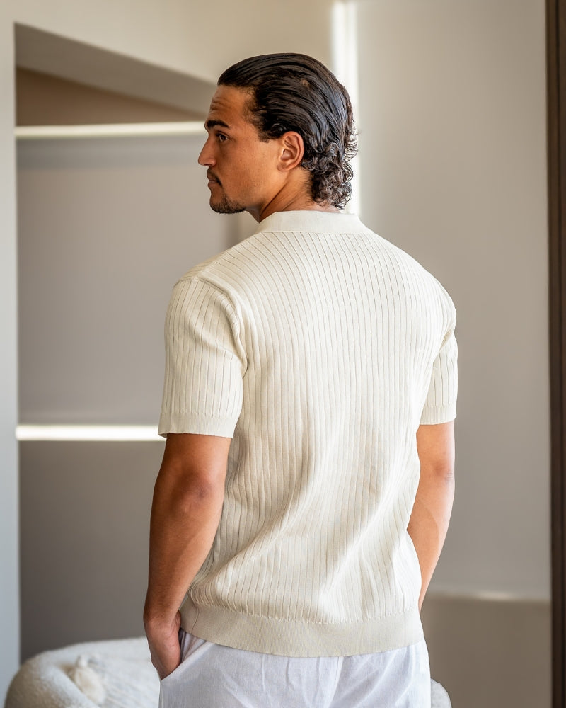 Polo de Manga Corta con Cuello Abierto para Hombres | Ideal para Temporada Cálida y Entretiempo
