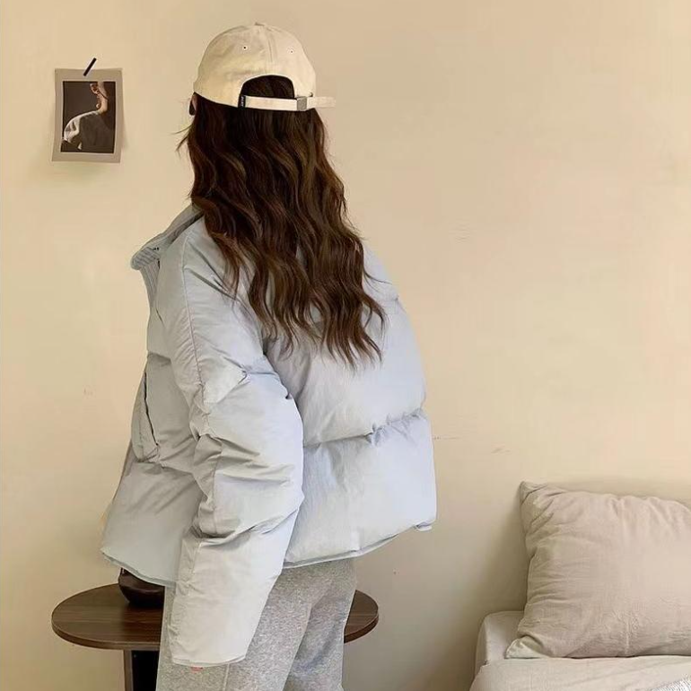 Chaqueta Corta con Cierre de Cremallera y Cuello Alto para Mujer | Ideal para Otoño e Invierno