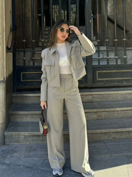 Conjunto De Dos Piezas con Chaqueta Corta y Pantalón Ancho para Adultos | Ideal para Uso Diario Y Entornos Profesionales