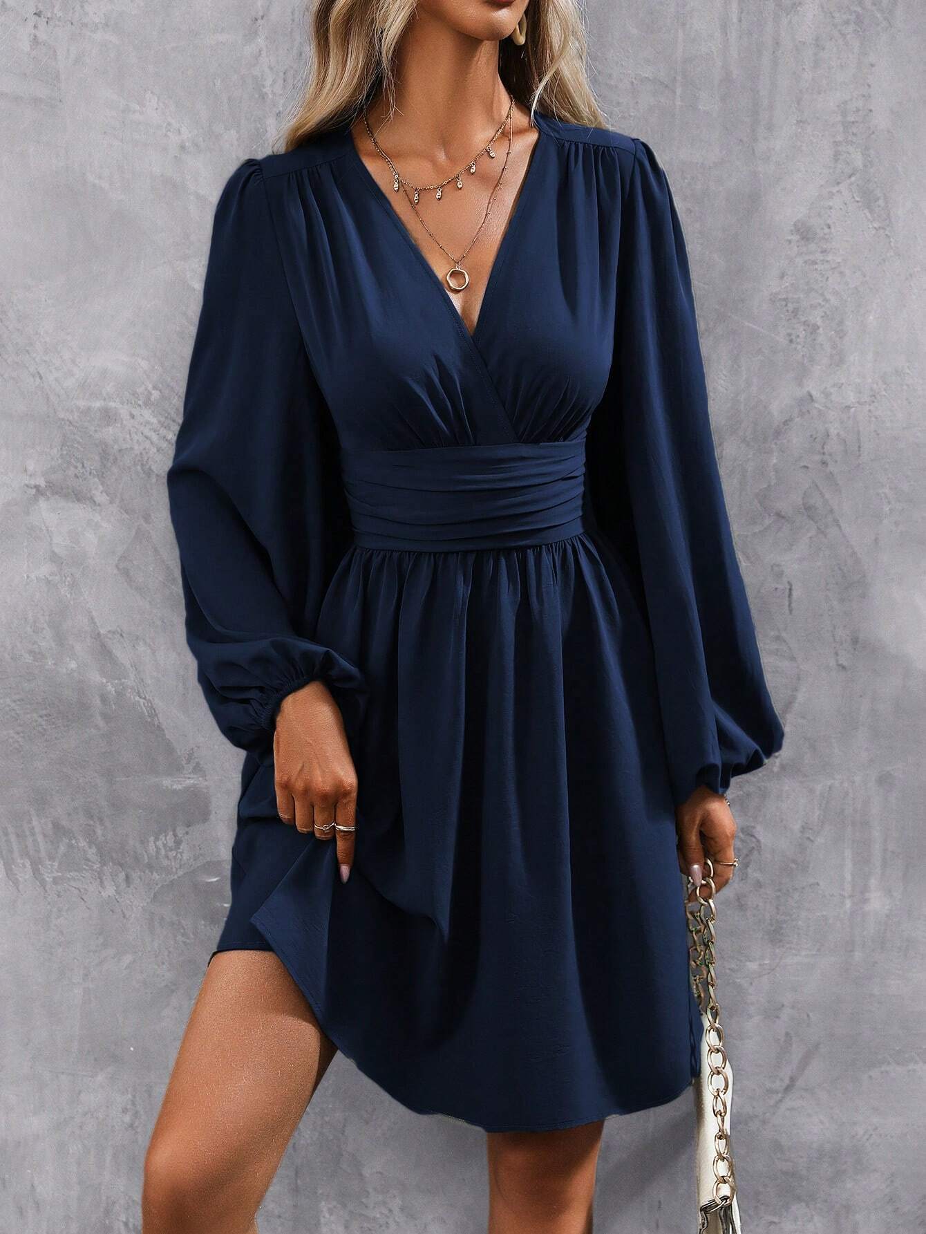 Vestido con Corte Cruzado y Longitud a la Rodilla para Mujer | Ideal para Trabajo y Eventos