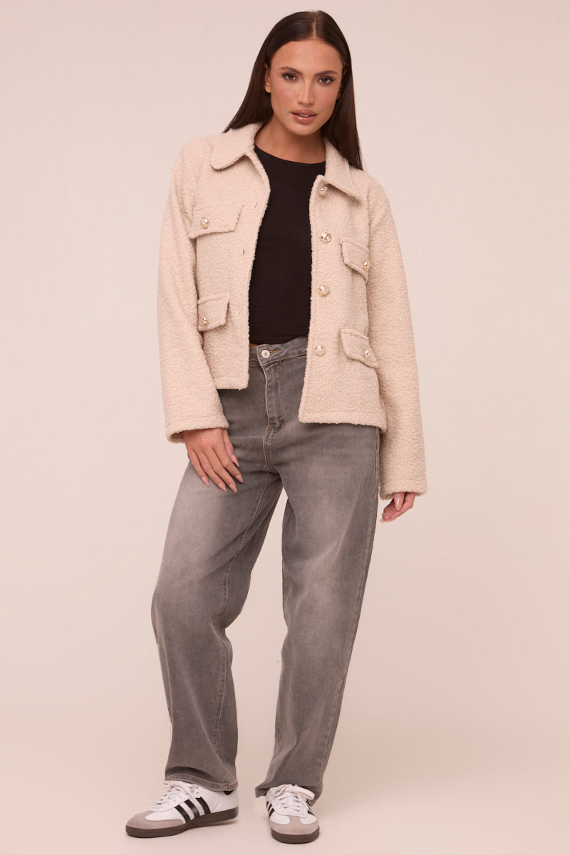 Chaqueta Corta con Bolsillos y Botones Decorativos para Mujer | Ideal para Temporadas Intermedias y Uso Diario